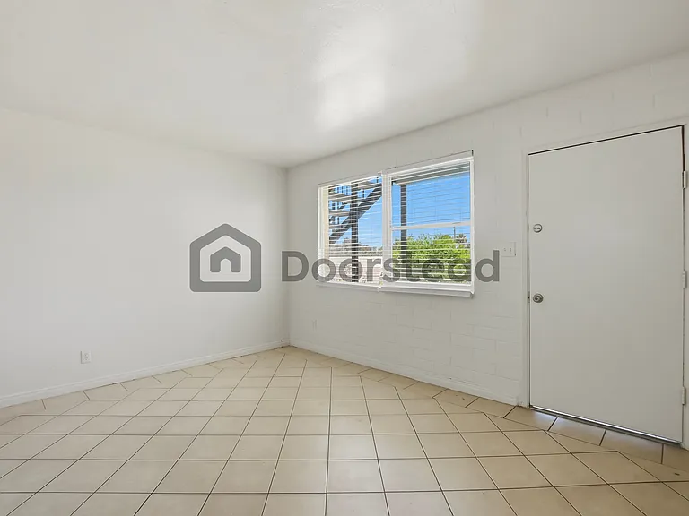 4026 Logan Ave — Photo 6
