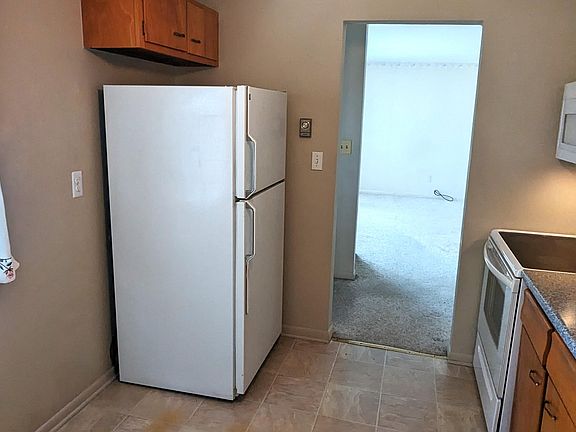 3rd image of 23 Hillcrest Ave