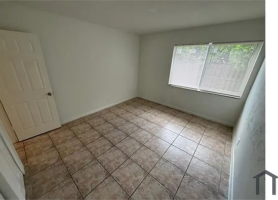 717 NE 10th Ave #7 — Photo 5