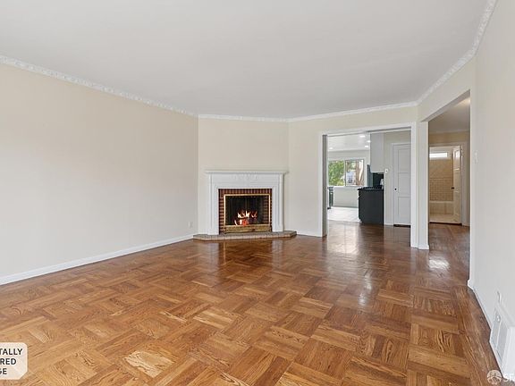 4th image of 251 29th St