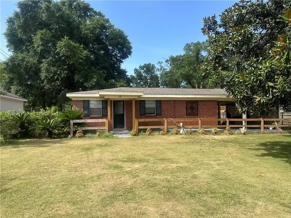 19 Bradford Ave, Satsuma, AL 36572