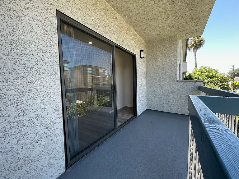 12840 Moorpark — Photo 13