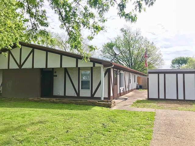1st image of 2717 Boxwood Ln