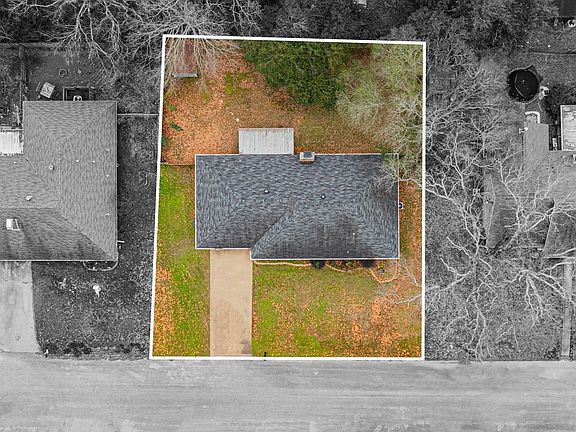 3rd image of 2501 Woodbine Dr