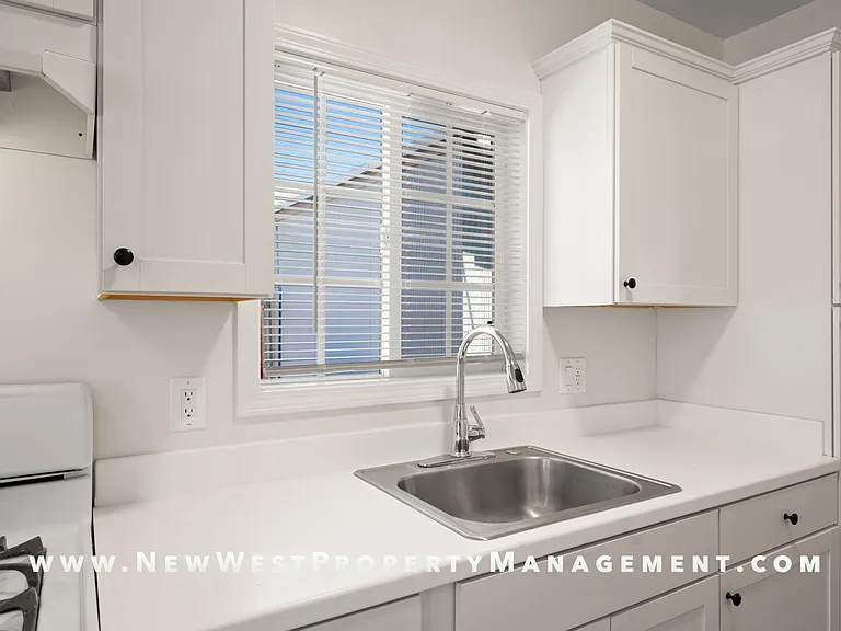 1043 Sampson St #A — Photo 10
