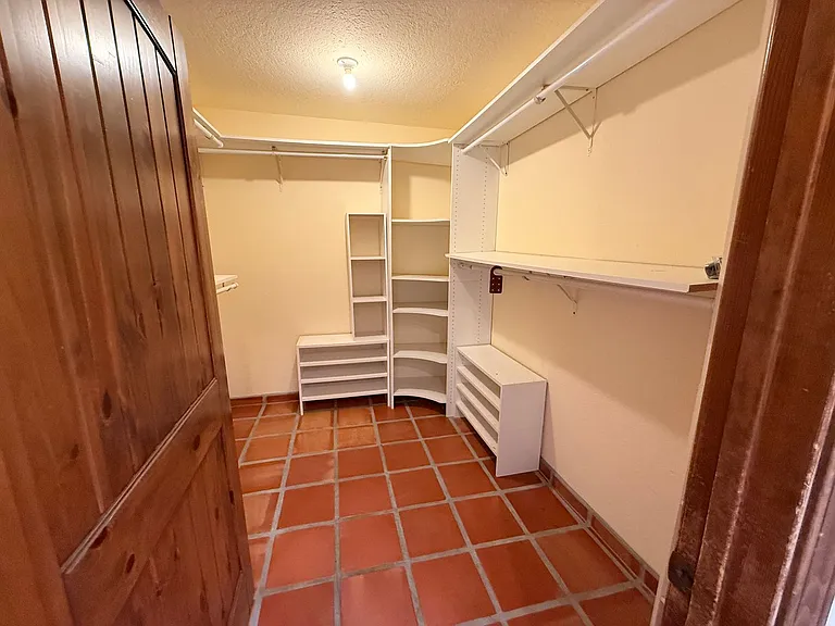 4337 E Winchester Rd — Photo 16