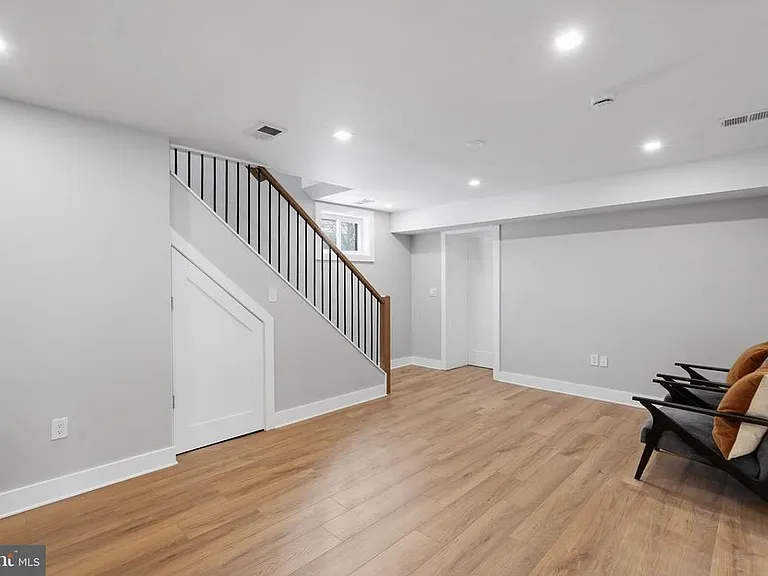 1301 Somerset Pl NW — Photo 13