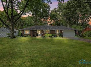 517 Perry Dr, Perrysburg, OH 43551