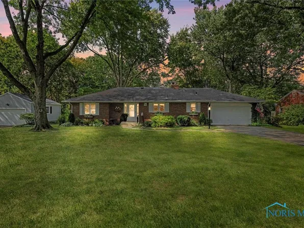 517 Perry Dr, Perrysburg, OH 43551