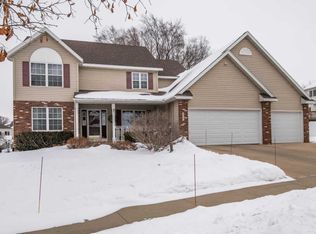 2721 Oakview Ln NE, Rochester, MN 55906