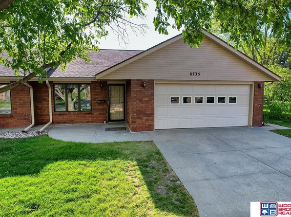 6735 Teton Dr, Lincoln, NE 68510