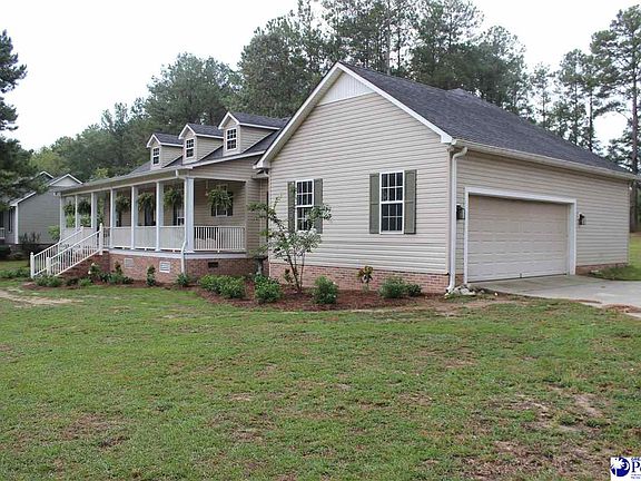 3rd image of 924 Hillcrest Rd