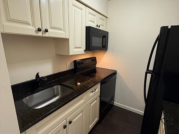2nd image of 565 E Station Ave #557A