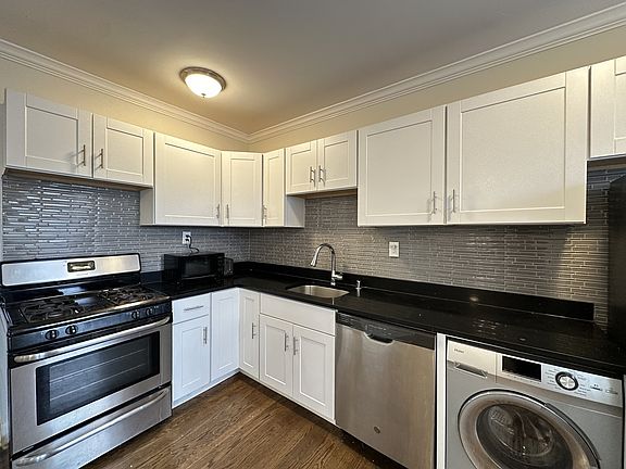 3rd image of 2129 N Dayton St Unit 803