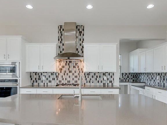 5th image of 4390 Noble Dr