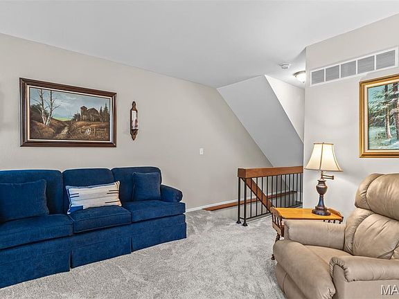 5th image of 951 Riverwood Place Dr