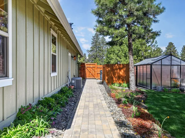 19563 Apache Rd, Bend, OR 97702