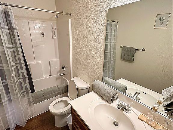 4th image of 209 Gibson St #B