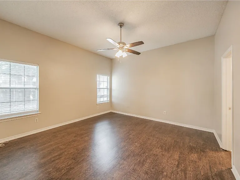 2136 Stoneridge Dr — Photo 18