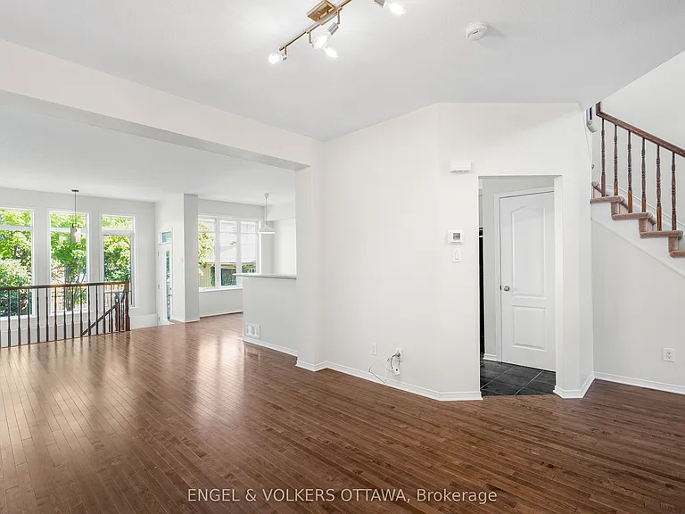 729 Nakina Way — Photo 8