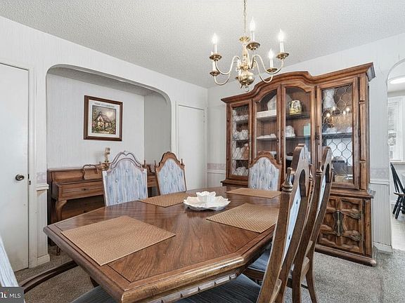 5th image of 2755 Rhawn St
