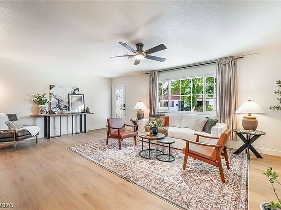 3rd image of 421 Greenbriar Townhouse Way