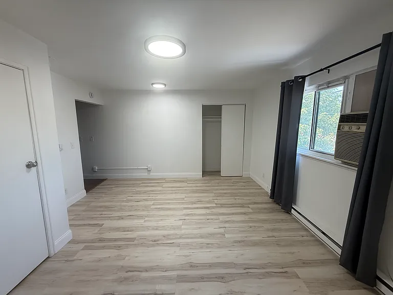 1886 Avenue B #2 — Photo 9