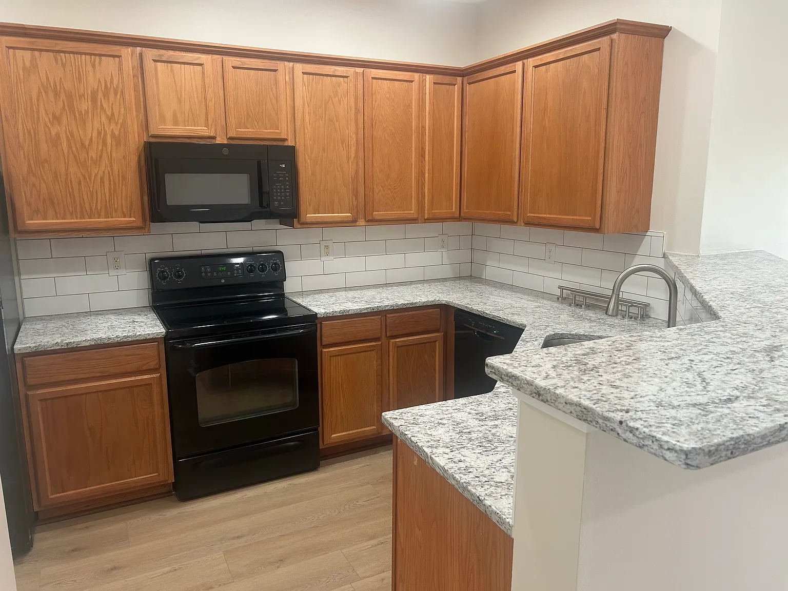 3 bed, 3.5 bath, 2000 sqft, $2,800 — Photo 4