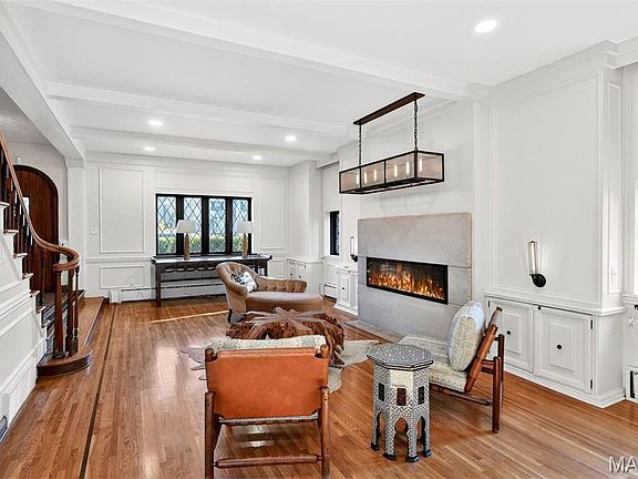 4th image of 37 Ridgemoor Dr