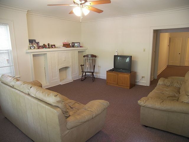 2nd image of 4237 N Francisco Ave