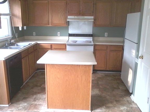 4th image of 206 Brook Pine Dr