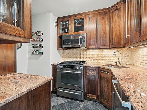 4th image of 155 W 68th St APT 30C