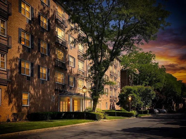 2 Consulate Dr #1J — Photo 1