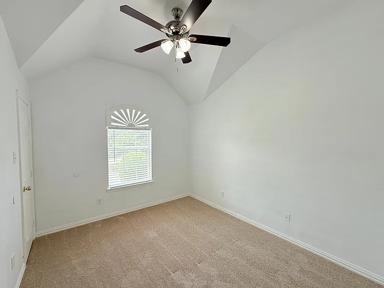 1313 Baythorne Dr — Photo 11