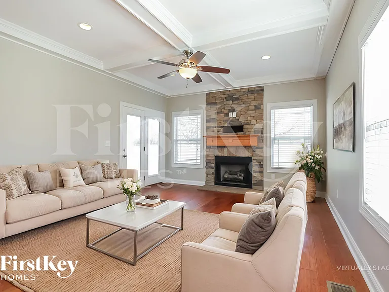 669 Richards Dr — Photo 4