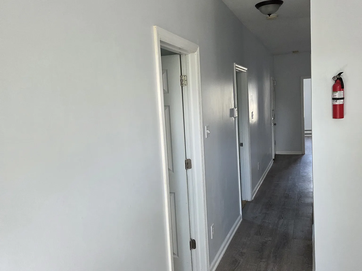 3 bed, 1000 sqft, $2,300 — Photo 3