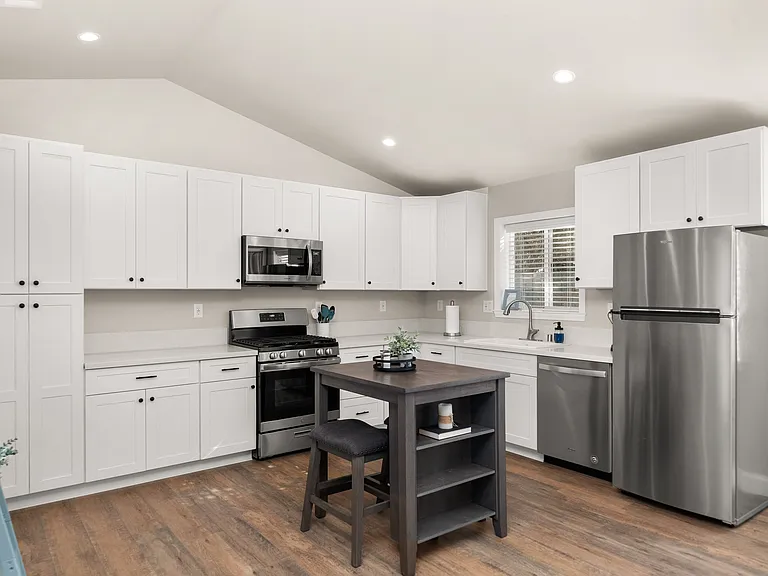 265 E 6th Ave #1 — Photo 2