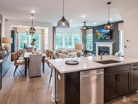 2nd image of 5 Ruddick Dr S