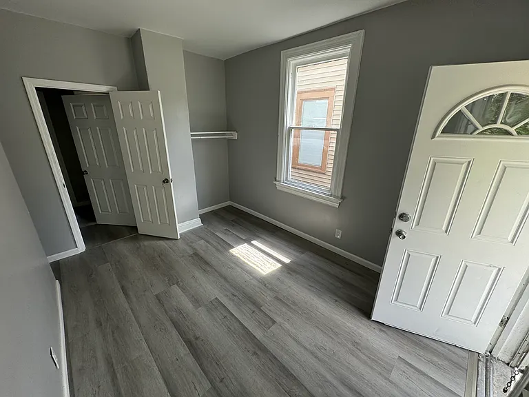 219 Stratford Ave #2B — Photo 4