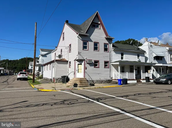 200 N Nicholas St, Saint Clair, PA 17970