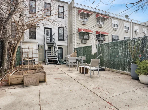 189 Cornelia Street image 7 of 7