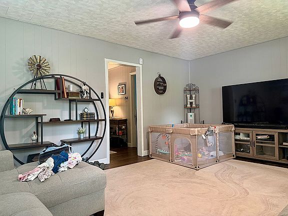 3rd image of 2826 Emory Ln