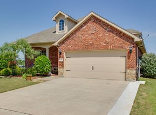 10940 Middleglen Rd, Fort Worth, TX 76052