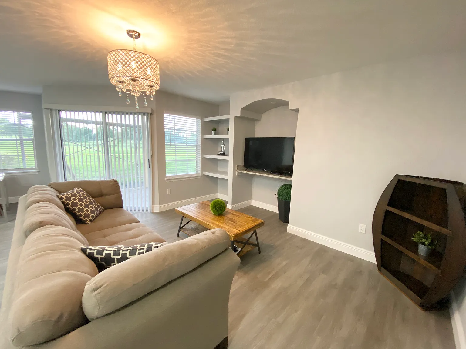 2 bed, 1007 sqft, $2,500 — Photo 2