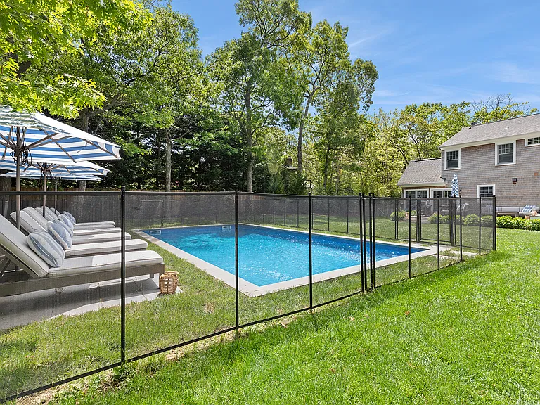 127 Tyrone Dr — Photo 17