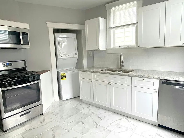424 E 32nd St #424 — Photo 6