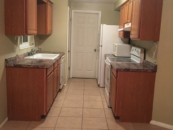 5th image of 820 S Carpenter Ave