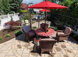 1088 Farm Rd, Secaucus, NJ 07094