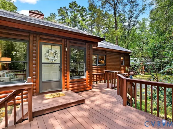 77 Go Away Ln, Hartfield, VA 23071