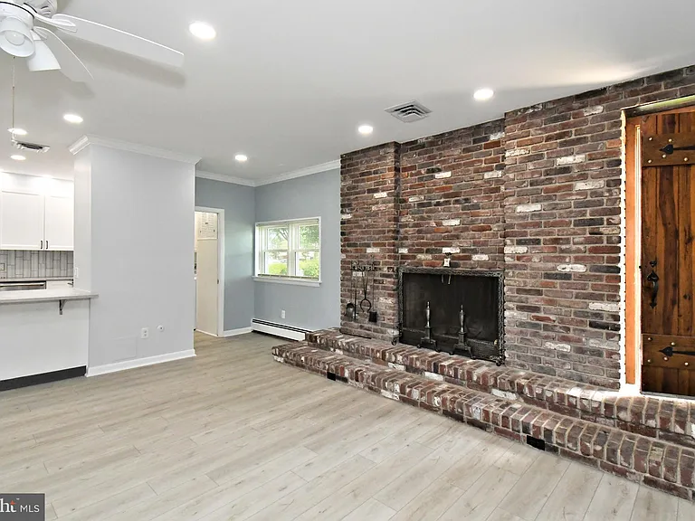 137 S 3rd St #B — Photo 10